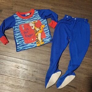 Vintage Disney Winnie the Pooh Tigger 2-Piece Boy's Pajamas With Feet
